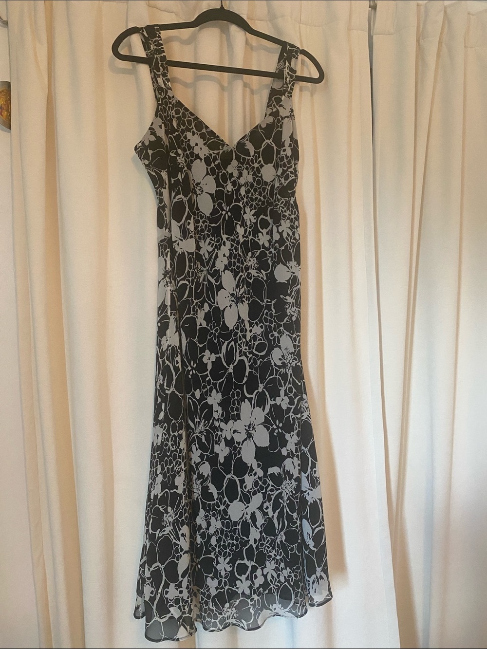 12 NWT Black & White Floral Slip Dress Elegant V-Neck Sundress